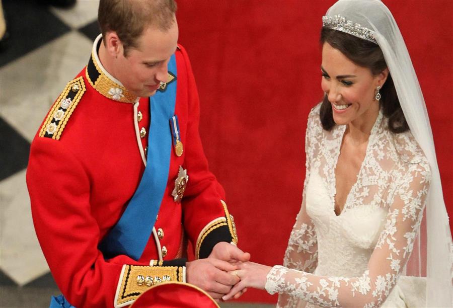إرسال 2000 بطاقة دعوة ملكية لحضور مراسم زفاف الأمير وليام وكاثرين ميدلتون