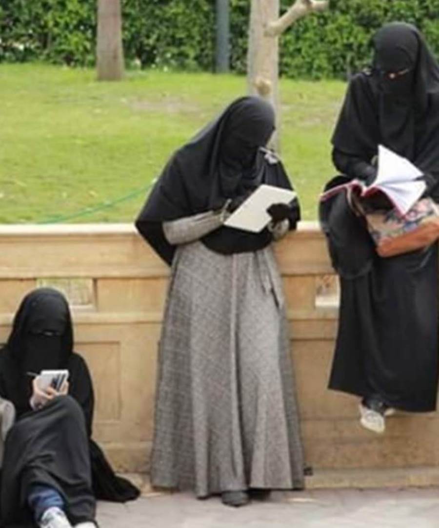 تونس تحظر ارتداء النقاب في المدارس وتعتبره تعديا على حقوق الطفل