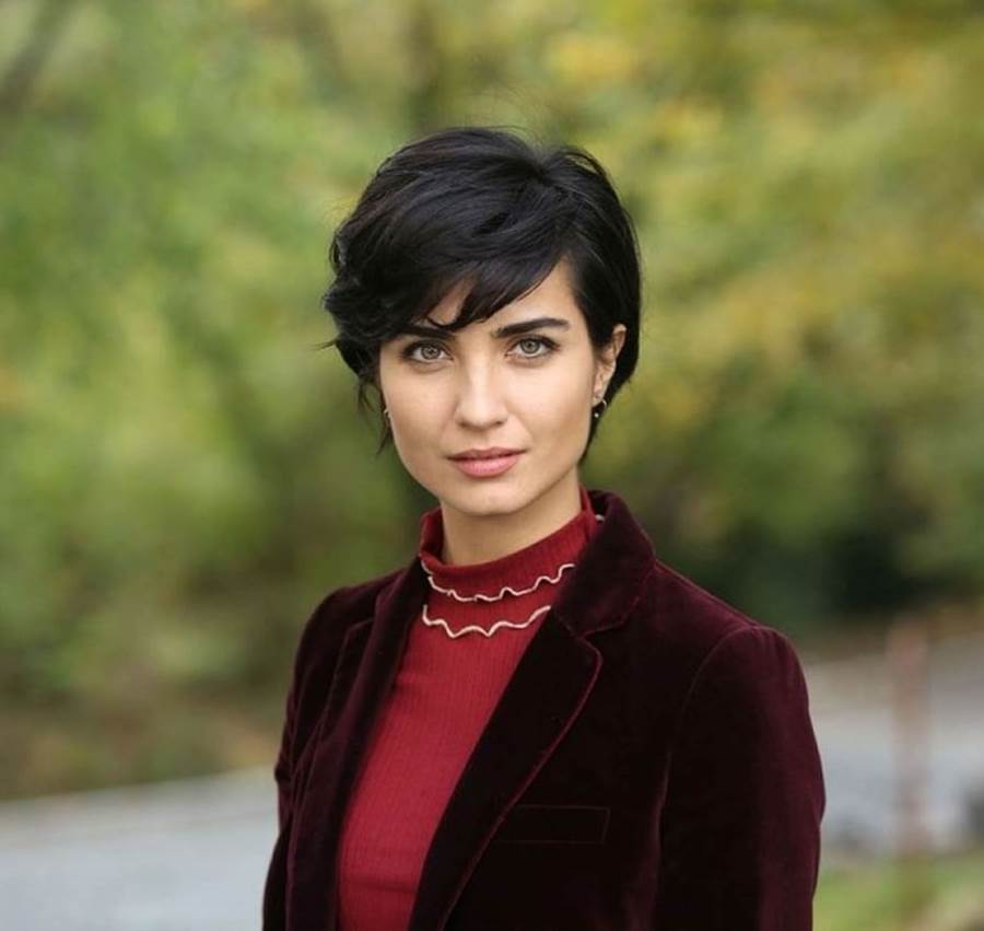 الممثلة التركية Tuba Büyüküstün تعود بمسلسل "20 دقيقة"