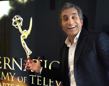باسم يوسف أول عربي يقدم ثاني أهم حفل جوائز على مستوى العالم