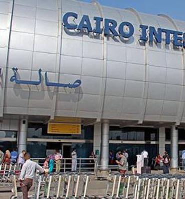 سعودية تتعدي بالضرب على ضابط وأمين شرطة بمطار القاهرة