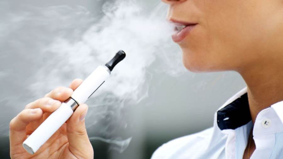 دراسة تثبت مضار السجائر الإلكترونية حتى من دون نيكوتين