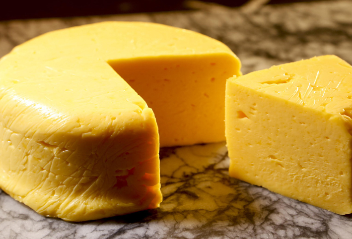 توقفي عن استخدام الجبن الشيدر فورا لهذه الأسباب
