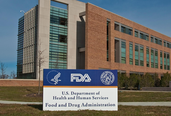 "FDA" توافق على مناقشة سلامة ومخاطر ثدي السيليكون بعد دراسة على 100 ألف امرأة