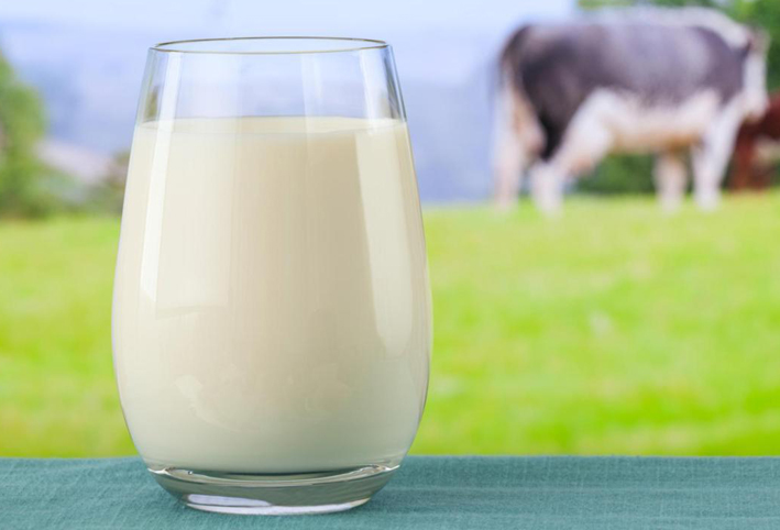 دراسة تثبت أن الحليب ينقذ من الموت