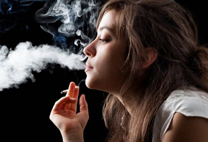 عنصر كيميائي في دخان السجائر قد يضر بالإبصار