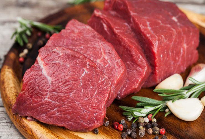 علماء يوضحون خطورة تناول كميات كبيرة من اللحوم على مريض السكري