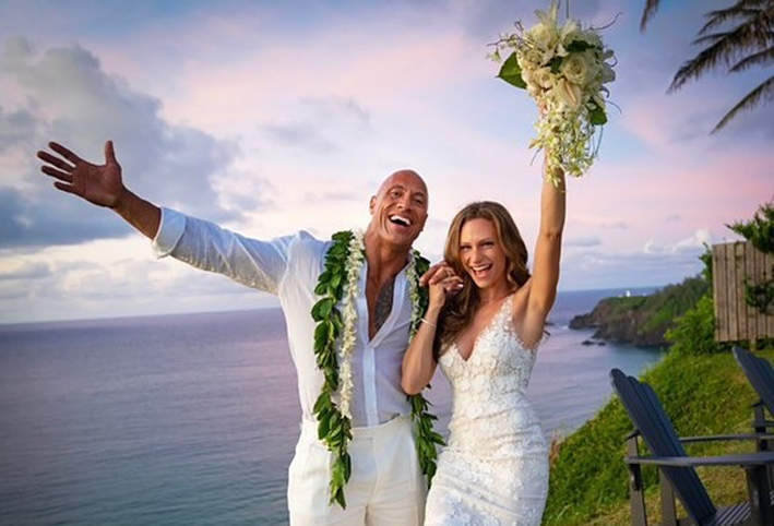 شاهد .. زفاف ذا روك على شاطئ هاواي يشعل مواقع السوشيال ميديا