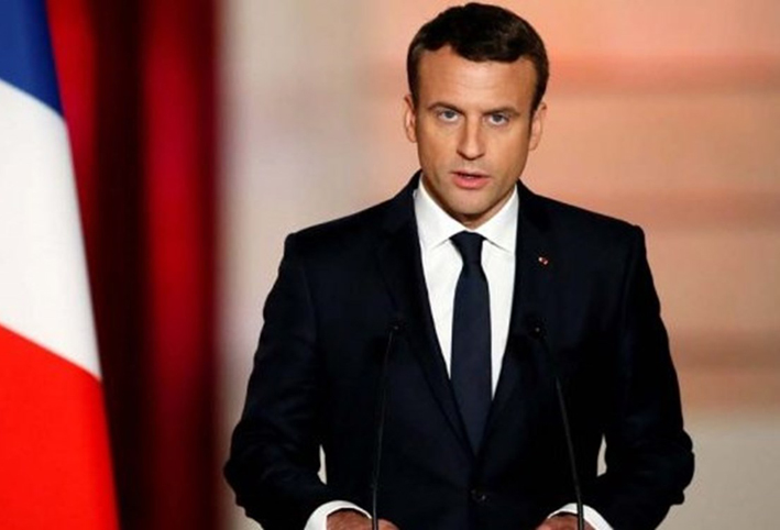 رئيس فرنسا يحمّل تطبيقًا على هاتفه لمراقبة الوزراء