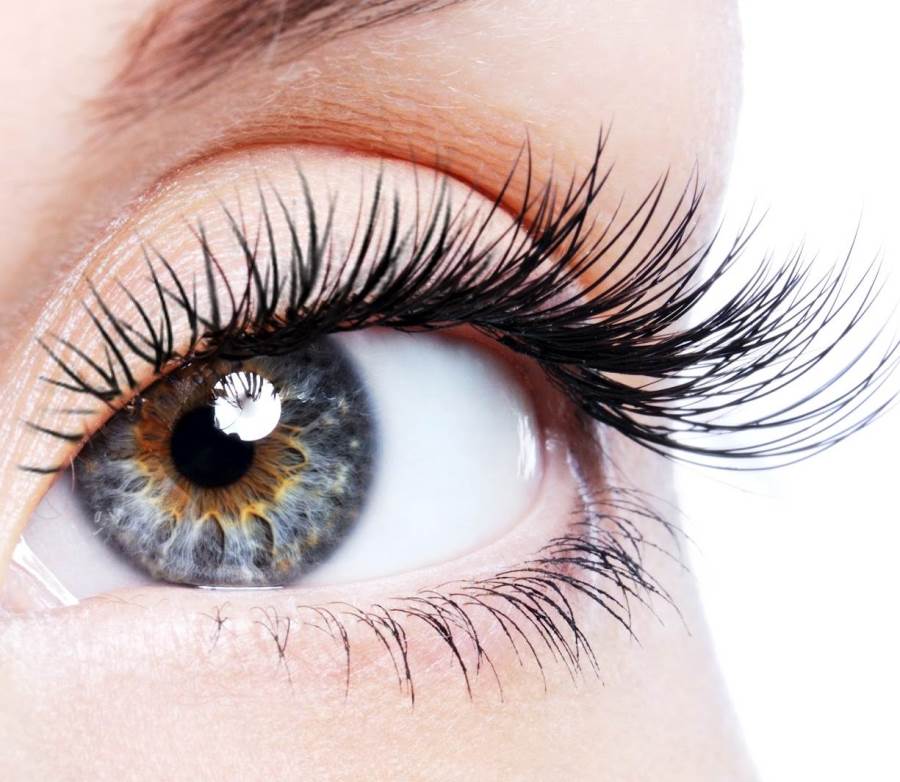 هل هناك علاج لتنشيط نمو رموش العين؟