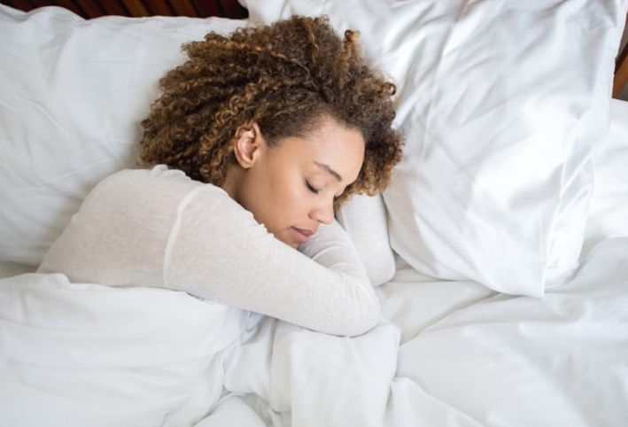 عادات النوم غير الصحية تزيد خطر الزهايمر .. تعرفي على التفاصيل