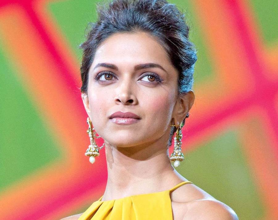 القبض علي ممثلة هندية شهيرة بسبب المخدرات