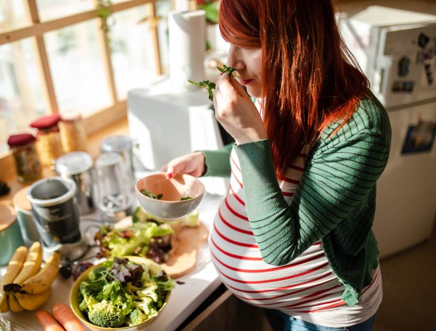 للحوامل .. 5 أنواع من الأطعمة مهمة لنمو الجنين بشكل صحى