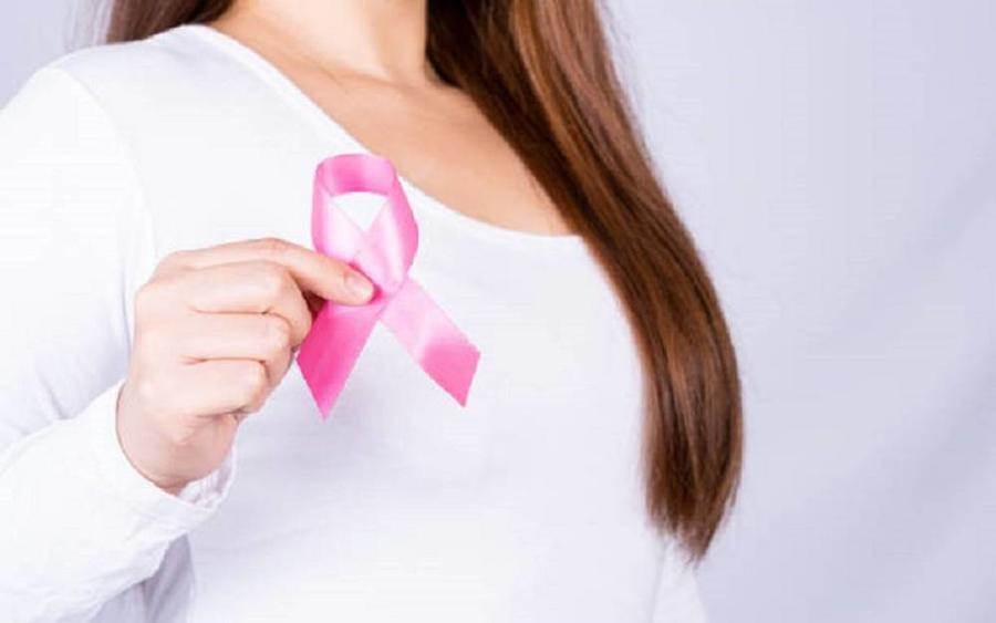 ما الفرق بين سرطان الثدي والكيس الدهني؟