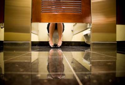 لهذا السبب عليك التبول كثيرا في الصباح