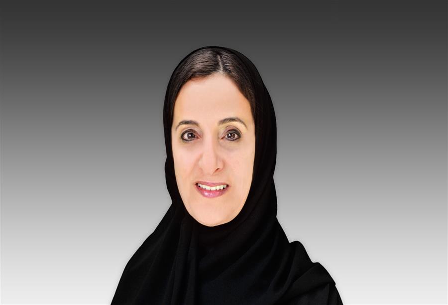 من أجل مكافحة السرطان .. أول وزيرة في الإمارات تطلق عطرا يحمل اسمها