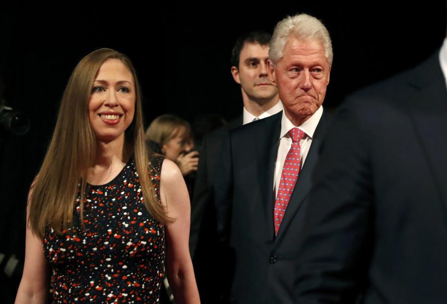 بيل كلينتون يتطلع إلي ترشيح ابنته تشلسي للرئاسة الأمريكية