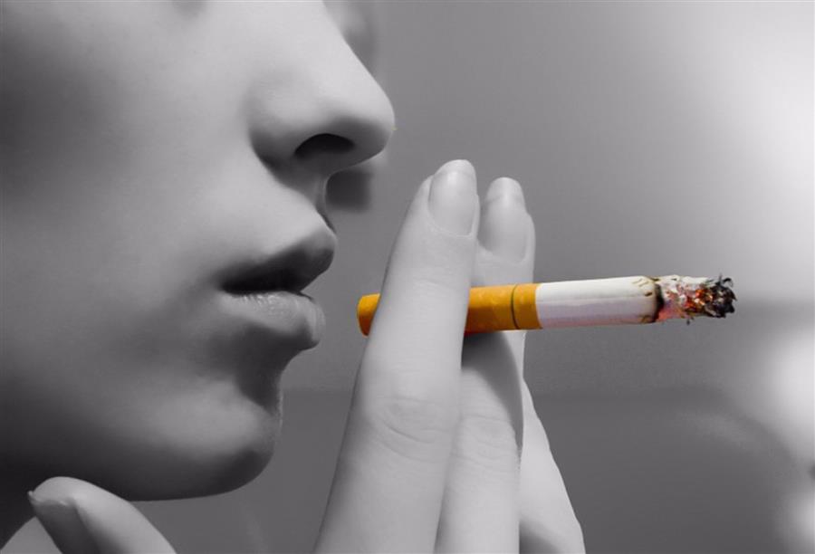 مخاطر التدخين على صحة الفم والأسنان