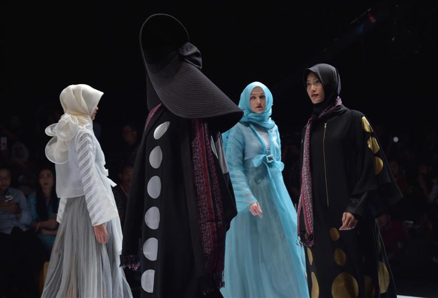 ماليزيا تسعى لتكون "عاصمة موضة الأزياء الإسلامية" في العالم