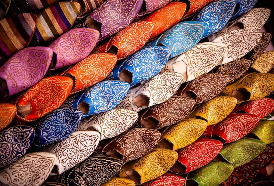 «الشربيل» حذاء تقليدي مغربي .. يلائم الطويلات والقصيرات يفضلنه بكعب