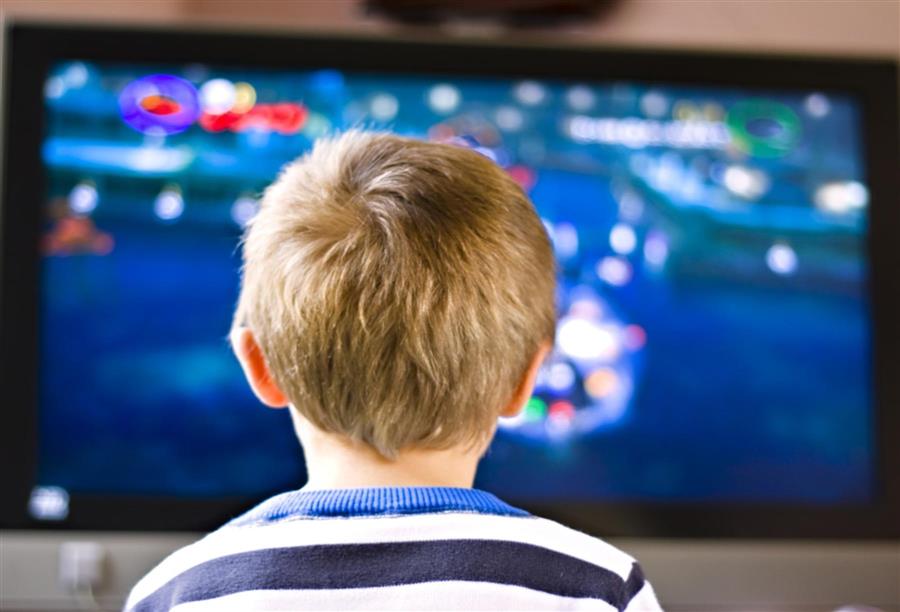 الأطفال الذين يشاهدون التلفزيون أكثر عرضة لأرتفاع ضغط  الدم