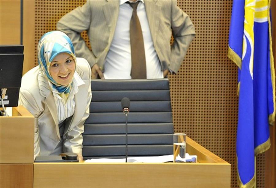 ماهينور أزدمير .. أول محجبة في البرلمان البلجيكي