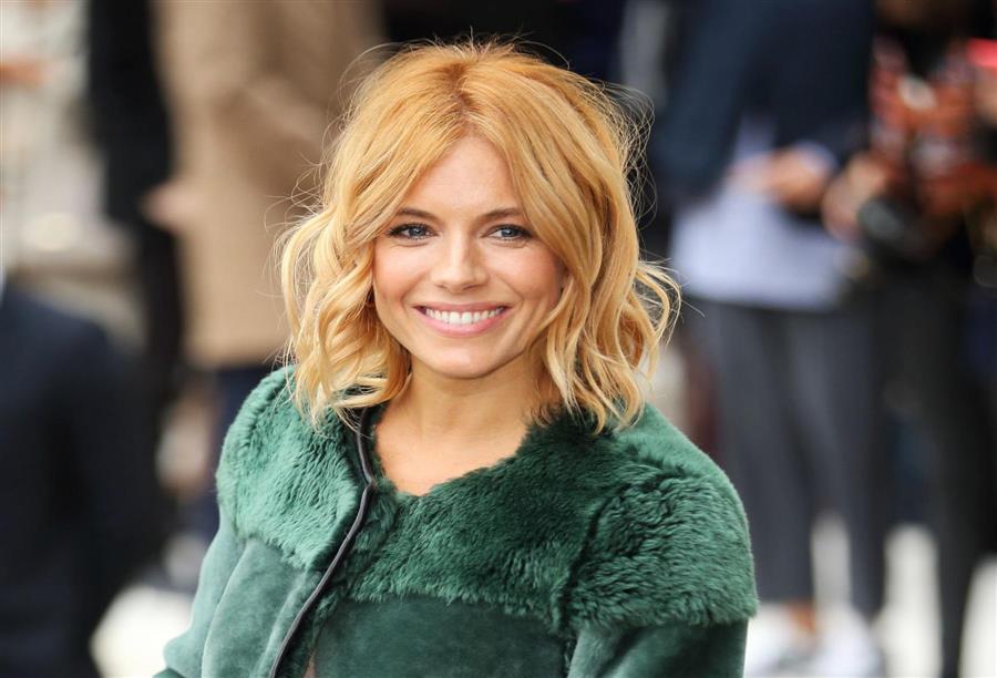 النجمة Sienna Miller .. ممثلة وعارضة ومبتكرة أزياء