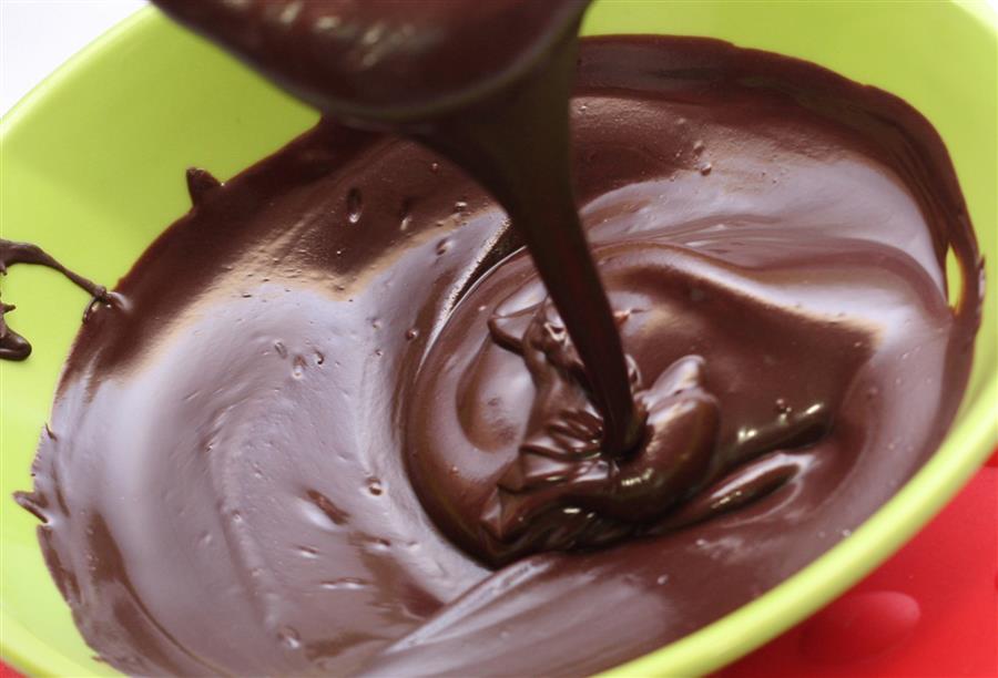 أفضل طريقة لتذويب الشوكولاته وإعادة تصنيعها