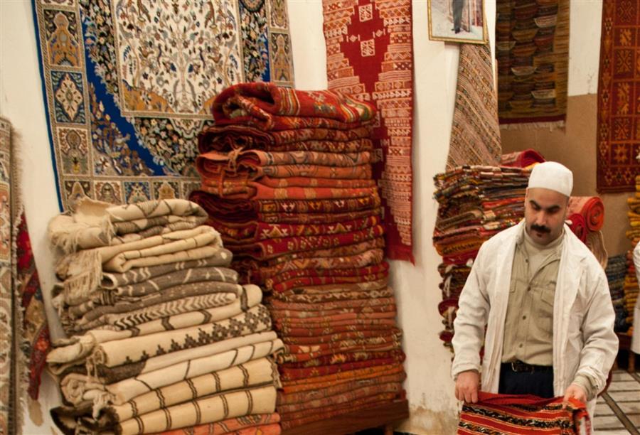 صناعة السجاد اليدوي في العراق تواجه أزمة .. والسبب زواج العاملات