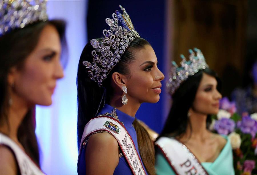 قررت الرئيسة التاريخية لحزب الجمال الفرنسي جنفييف دوفونتونيه أن تمضي في ثورتها حتى النهاية وأن تخوض حربا مع شركة للإنتاج التلفزيوني للحفاظ على شرف التاج، بأن تختار «صليب اللورين» لكي يزين أوشحة الملكا