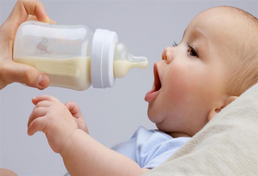مادة «بيسفينول إيه» في زجاجات الرضاعة البلاستيكية .. تؤثر على القدرة على الإنجاب