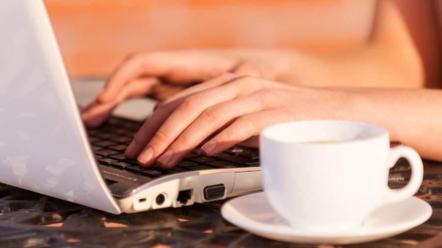 النساء تمضى في المتوسط خمس ساعات في اليوم وهو ما يعادل ثلث ساعات يقظتهن