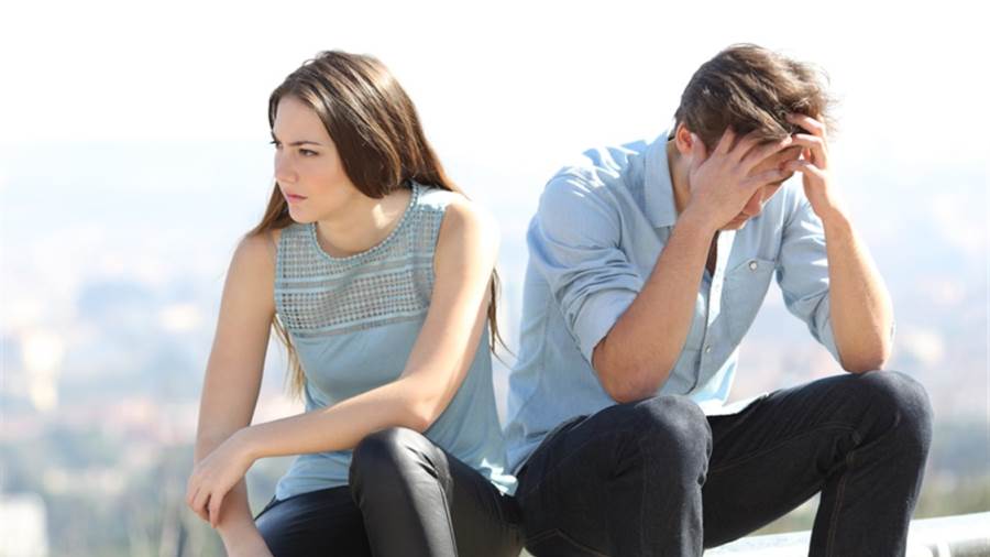لا تجعل للمشاعر التى تسبب الغيرة لنفسك من سبيل وحاول دوما أن تسيطر علي مشاعرك ولا تجعل الغيرة هي التي تسيطر عليها