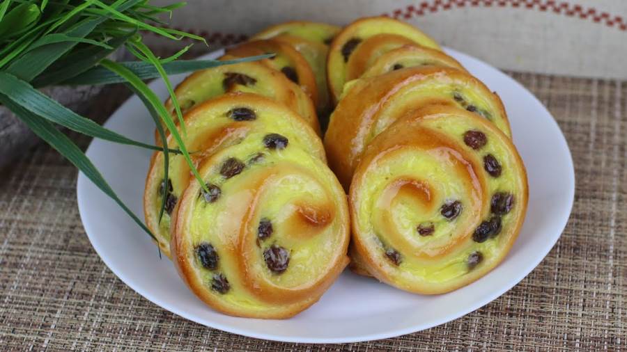 يجب أن تصل الفطائر إلى اللون البني في بعض أجزائها فهذه هي سمة فطائر الكاستر البرتغالية