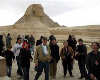 أوضح الحزب أن هذه التصريحات هي رسالة طمأنة للقوى الليبرالية بشأن موقفهم من قضية تحريم الخمور ومنع السياحة التى أثارت جدلاً كبيراً