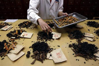 الصين تستكشف من جديد أسرار العلاج بالأعشاب