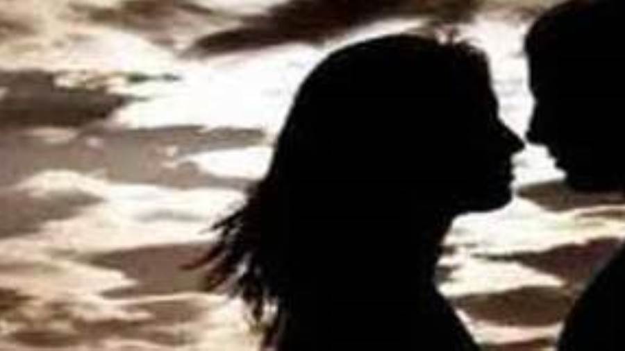 همس فى أذنها لآخر مرة بكلمة أحبك لتصبح آخر كلمة يودعها بها