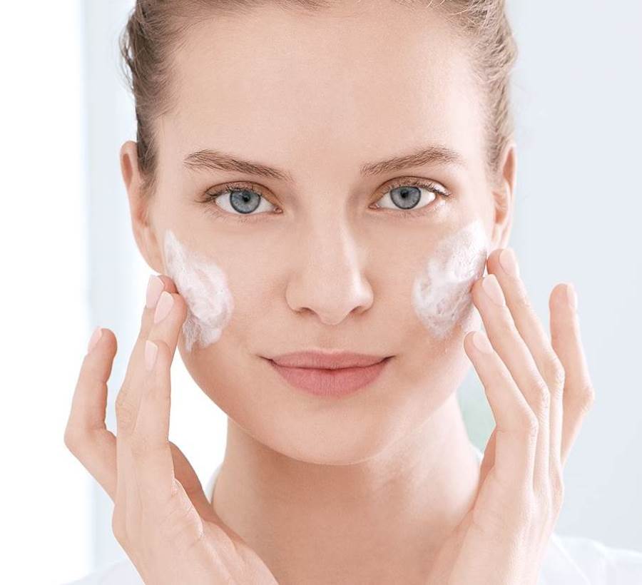 الحقيقة وراء مرطبات البشرة
