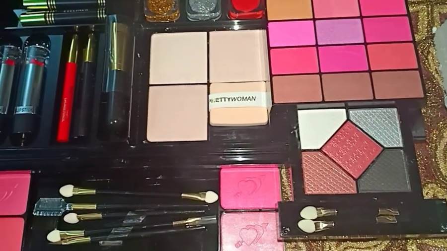 يحتوي هذا المسحوق على مزيج رائع من الألوان الرقيقة التي تمنح بشرتك تألقا ربيعيا ساحرا.