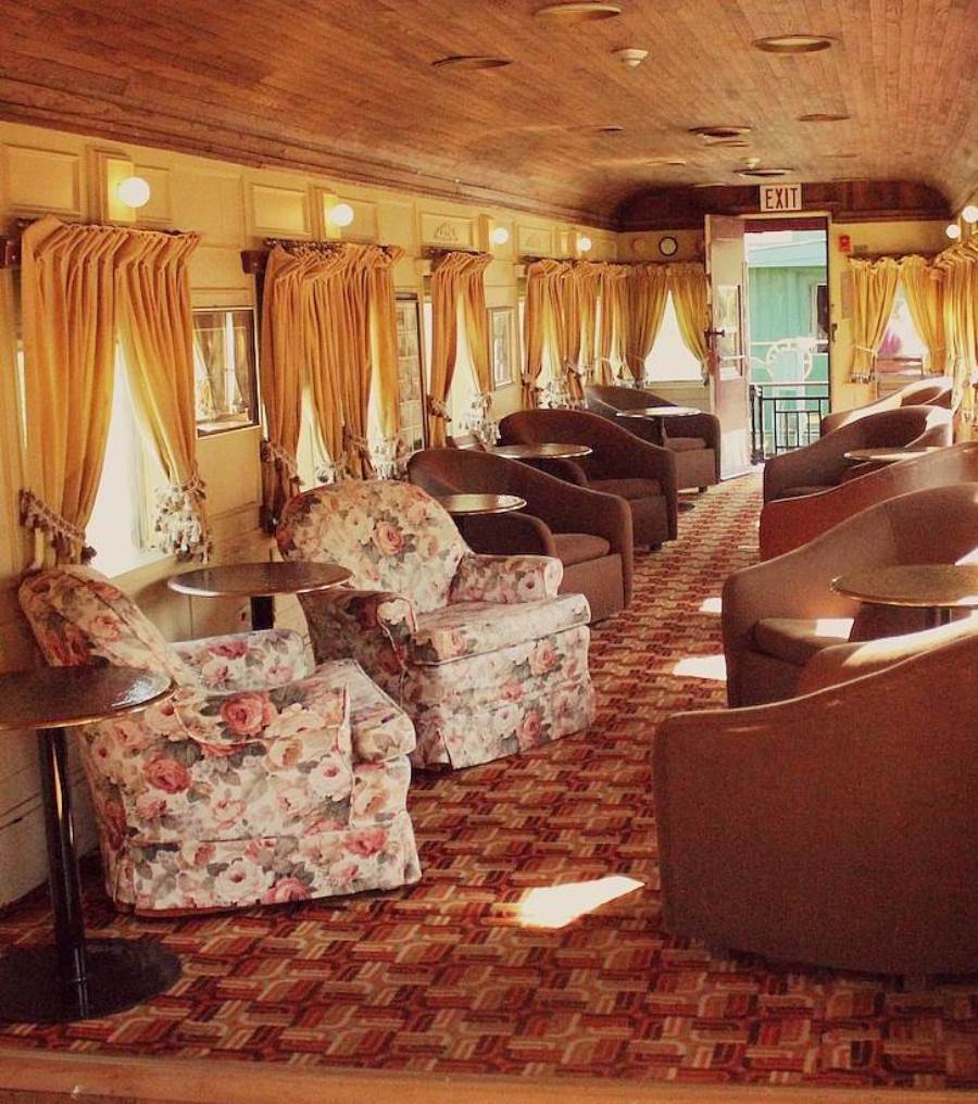  أغرب منزل في بريطانيا بغرفة نوم داخل عربة قطار أثرية