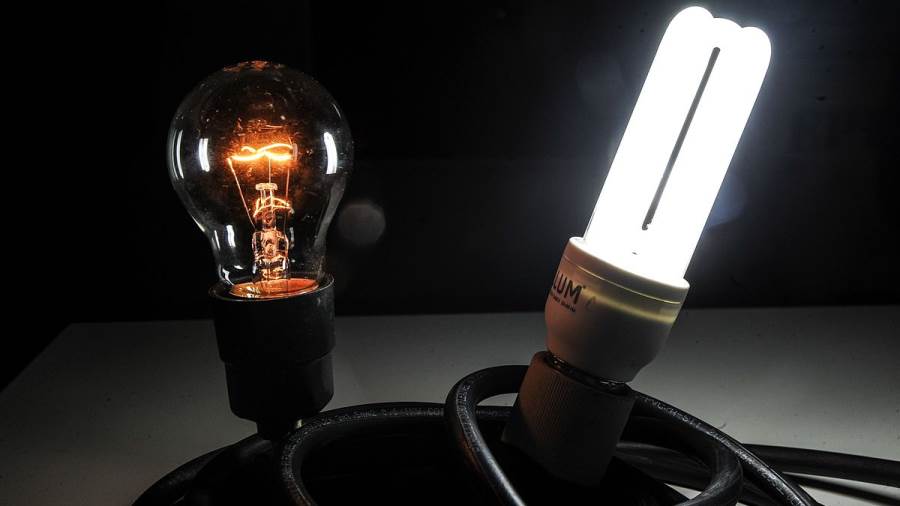 هذا المصباح محاولة لجعل الناس يتساءلون ماذا سيحدث لو كانت هذه الطاقة على حساب الفرد نفسه