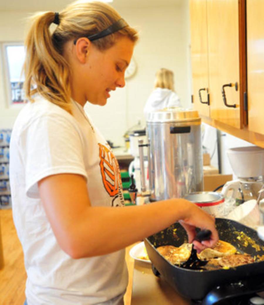 أخطاء أساسية تفعلها النساء أثناء الطهي