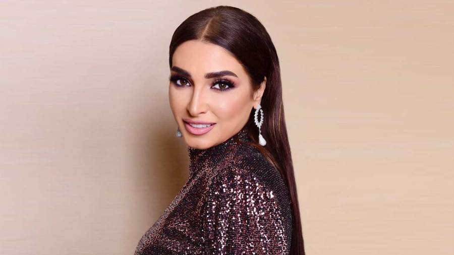 الفنانة روجينا
