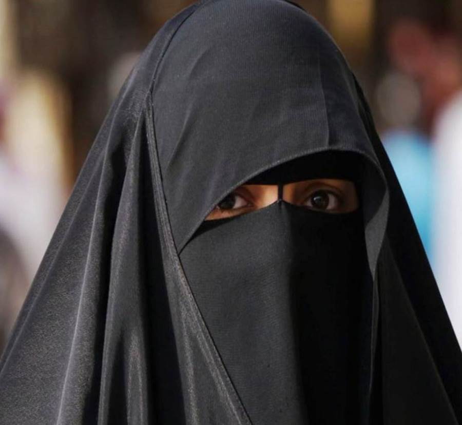 منتقبة : حزينة لما يحدث للقضاء ومستاءة من شيوخ الفضائيات الدينية وسبهم للناس