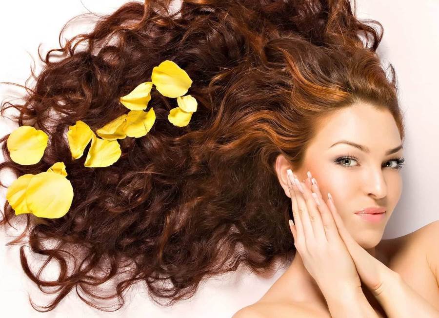 تعرفي علي الفيتامينات الضرورية لتتمتعي بشعر قوي وكثيف