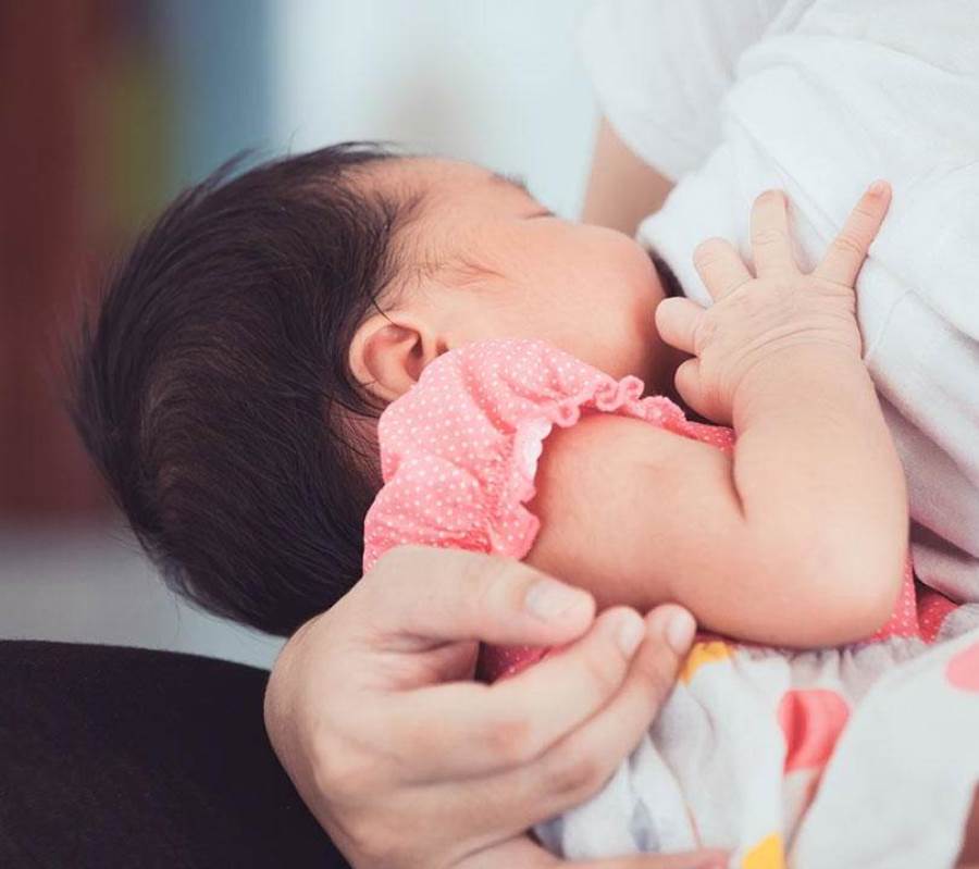 ماذا أفعل لعلاج تشققات الحلمة بعد الرضاعة؟