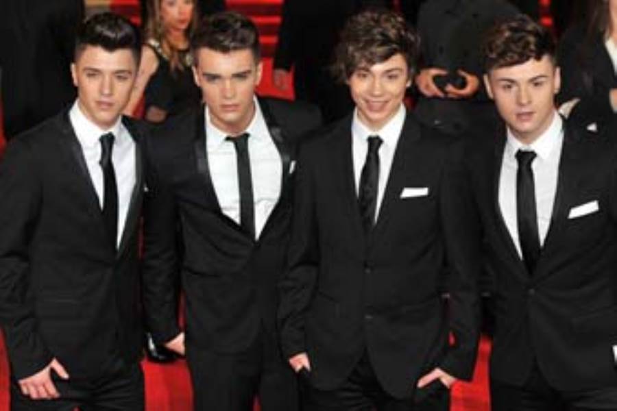 أفراد فريق Union J يتناولون الديدان من أجل Red Nose Day 2013