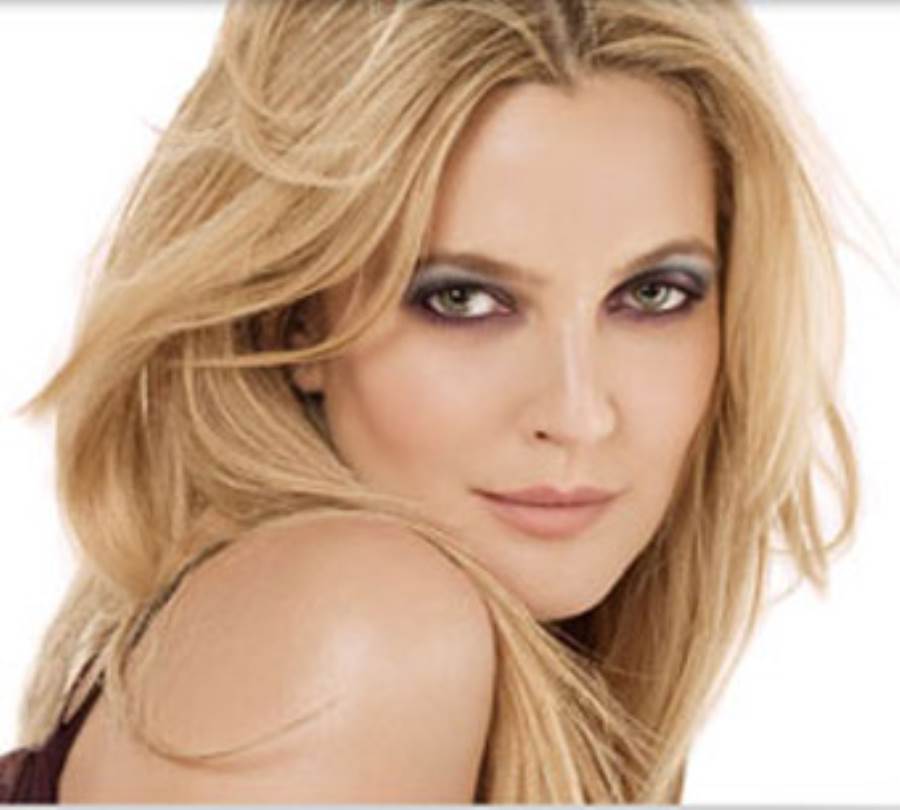 درو باريمور تتخذ قراراً يفطر قلبها .. من أجل "أوليف"