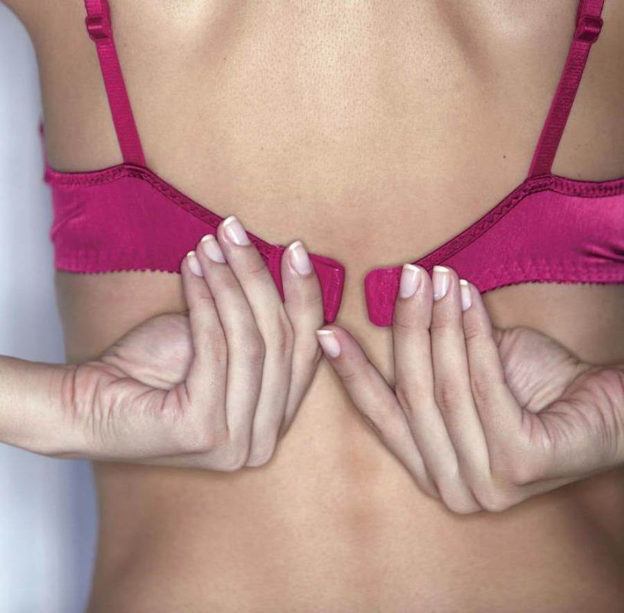 دراسة فرنسية : حمالة الصدر تزيد من ترهل الثدي وتعيق تكوره