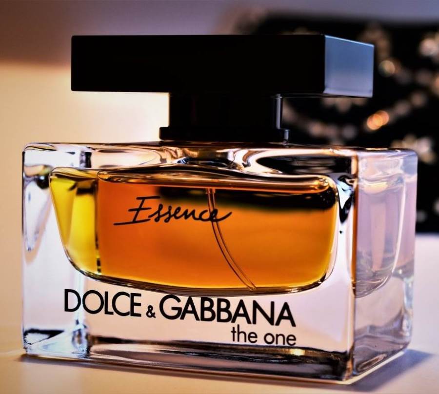 عطر المرأة الأول من Dolce & Gabbana P our Femme Intense